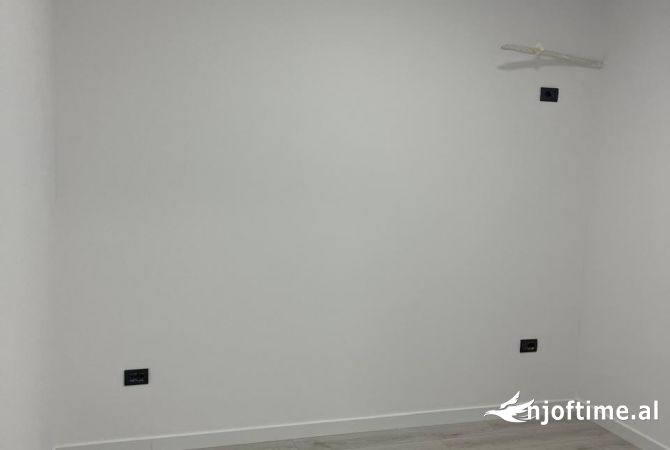 Ambient biznesi me qera 3+1 ne Tirane - 1,000 Euro