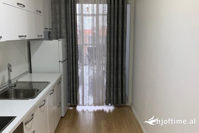 Shtepi me qera Apartament ne Tirane, 1+1, Mobilimi E mobiluar, Pagesa 450  Euro.