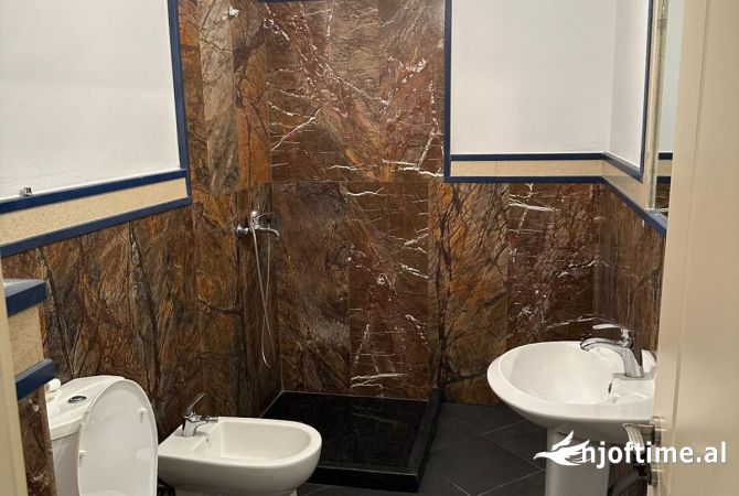 Shtepi me qera Apartament ne Tirane, 2+1, Mobilimi E mobiluar, Pagesa 45,000  Leke.