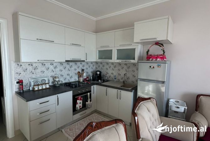 Shtepi me qera Apartament ne Tirane, 2+1, Mobilimi E mobiluar, Pagesa 40,000  Leke.