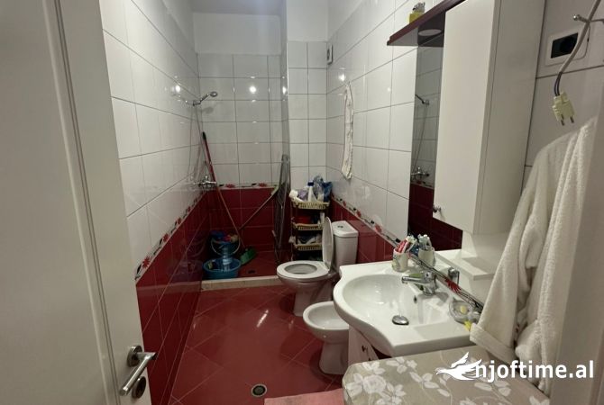 Shtepi me qera 2+1 ne Tirane - 40,000 Leke