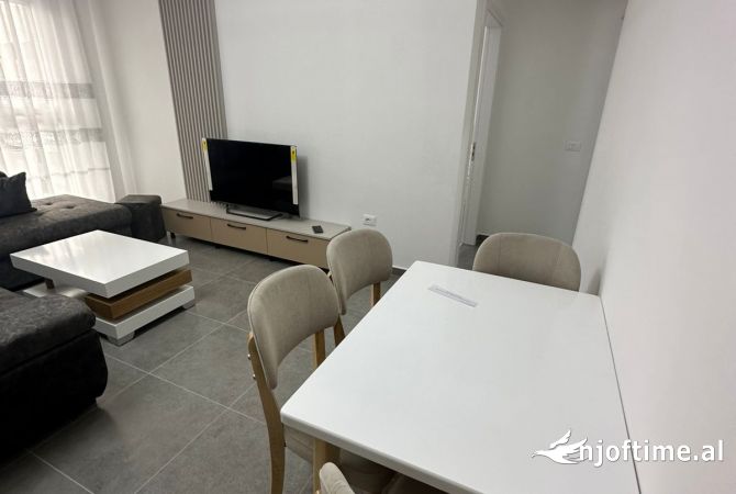 Shtepi me qera Apartament ne Tirane, 1+1, Mobilimi E mobiluar, Pagesa 500  Euro.