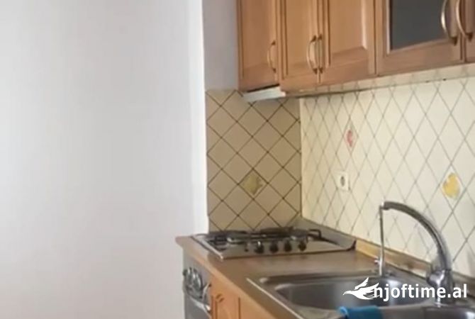 Shtepi me qera Apartament ne Tirane, 2+1, Mobilimi E mobiluar, Pagesa 380  Euro.