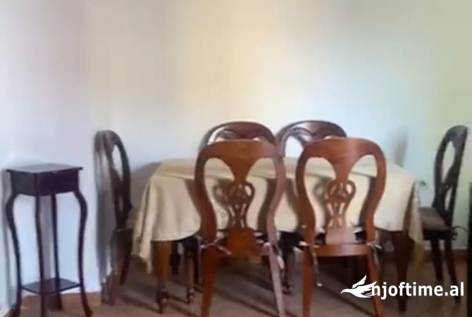 Shtepi me qera Apartament ne Tirane, 2+1, Mobilimi E mobiluar, Pagesa 380  Euro.