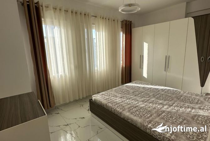 Shtepi me qera Apartament ne Tirane, 2+1, Mobilimi E mobiluar, Pagesa 450  Euro.