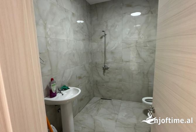 Shtepi me qera Apartament ne Tirane, 2+1, Mobilimi E mobiluar, Pagesa 450  Euro.