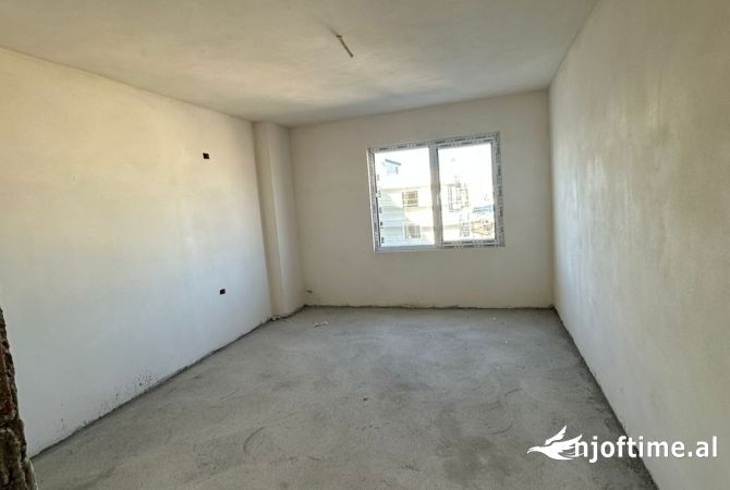 Shtepi ne shitje Apartament ne Tirane, 2+1, Mobilimi Bosh, pa mobiluar, Pagesa 86,343  Euro.