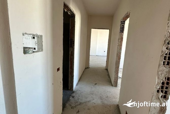 Shtepi ne shitje Apartament ne Tirane, 2+1, Mobilimi Bosh, pa mobiluar, Pagesa 86,343  Euro.