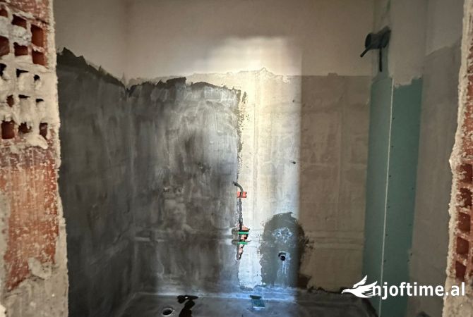 Shtepi ne shitje Apartament ne Tirane, 2+1, Mobilimi Bosh, pa mobiluar, Pagesa 86,343  Euro.