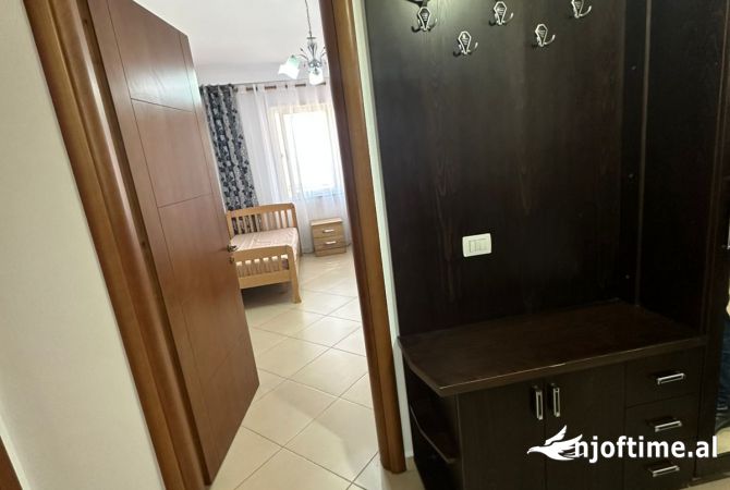 Shtepi me qera Apartament ne Tirane, 1+1, Mobilimi E mobiluar, Pagesa 450  Euro.
