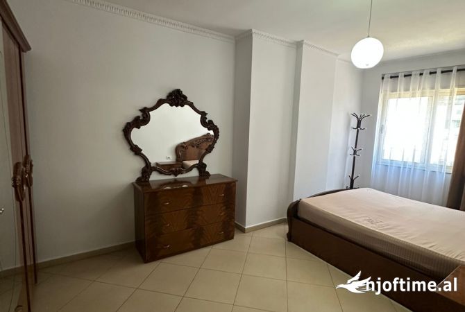 Shtepi me qera Apartament ne Tirane, 1+1, Mobilimi E mobiluar, Pagesa 450  Euro.