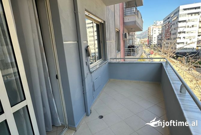 Shtepi me qera Apartament ne Tirane, 1+1, Mobilimi E mobiluar, Pagesa 450  Euro.