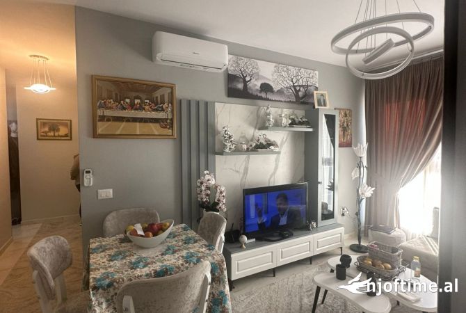 Shtepi ne shitje Apartament ne Tirane, 1+1, Mobilimi E mobiluar, Pagesa 150,000  Euro.
