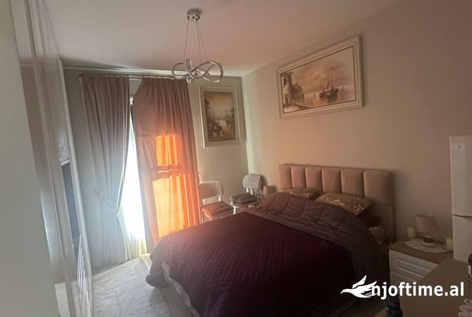 Shtepi ne shitje Apartament ne Tirane, 1+1, Mobilimi E mobiluar, Pagesa 150,000  Euro.