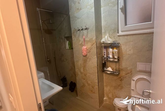 Shtepi ne shitje Apartament ne Tirane, 1+1, Mobilimi E mobiluar, Pagesa 150,000  Euro.