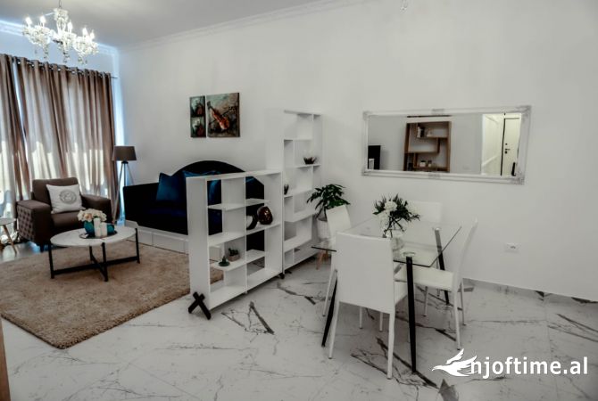 Shtepi me qera Apartament ne Tirane, 1+1, Mobilimi E mobiluar, Pagesa 80,000  Leke.