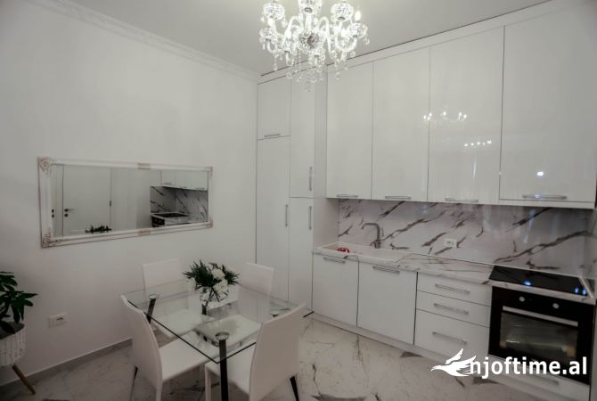 Shtepi me qera Apartament ne Tirane, 1+1, Mobilimi E mobiluar, Pagesa 80,000  Leke.