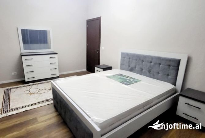 Shtepi me qera Apartament ne Tirane, 2+1, Mobilimi E mobiluar, Pagesa 700  Euro.