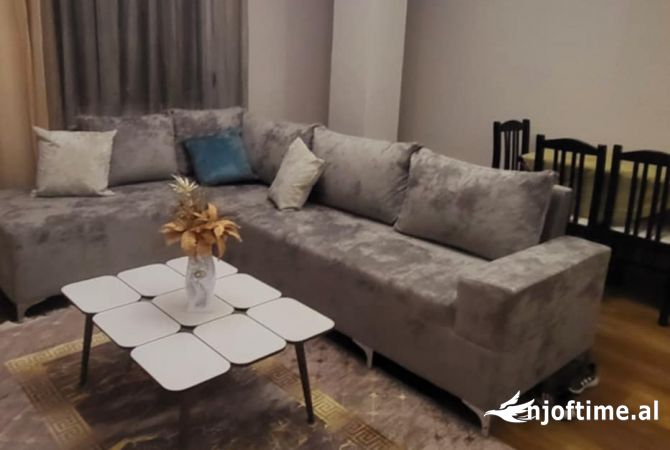 Shtepi me qera Apartament ne Tirane, 2+1, Mobilimi E mobiluar, Pagesa 700  Euro.