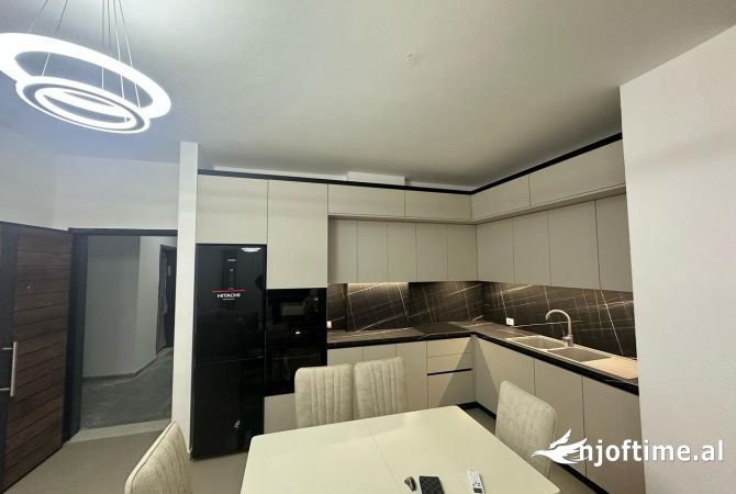 Shtepi me qera Apartament ne Tirane, 2+1, Mobilimi E mobiluar, Pagesa 450  Euro.