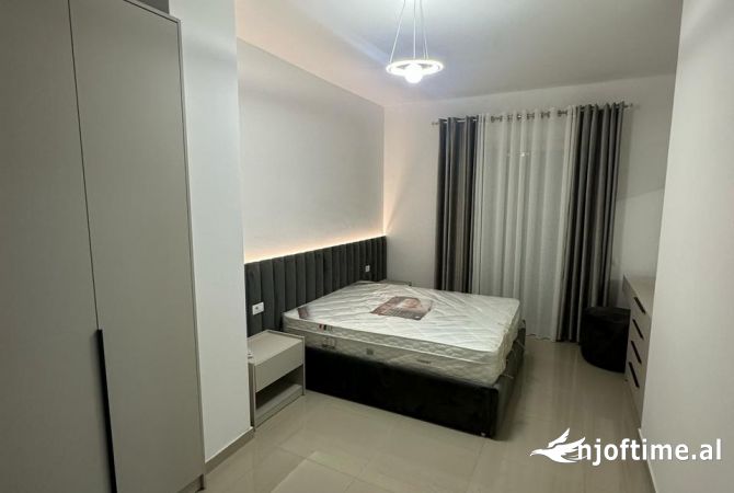 Shtepi me qera Apartament ne Tirane, 2+1, Mobilimi E mobiluar, Pagesa 450  Euro.