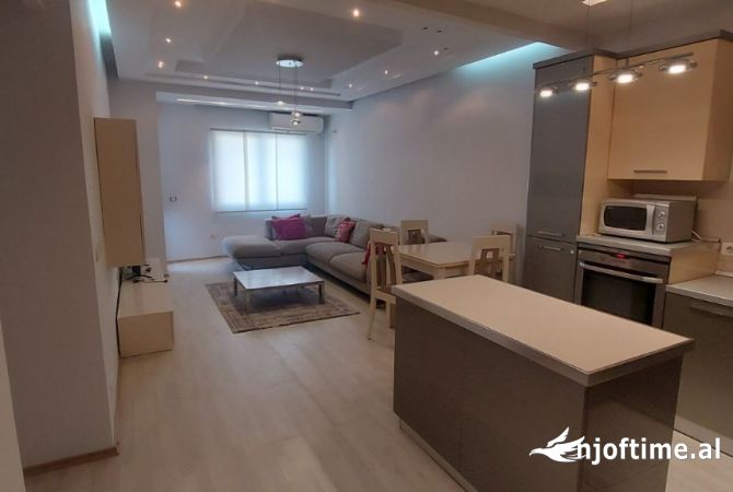 Shtepi me qera Apartament ne Tirane, 2+1, Mobilimi E mobiluar, Pagesa 500  Euro.