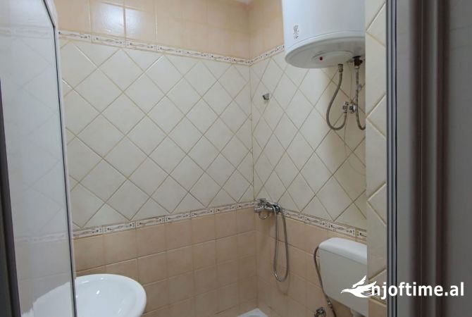 Shtepi me qera Apartament ne Tirane, 1+1, Mobilimi E mobiluar, Pagesa 430  Euro.
