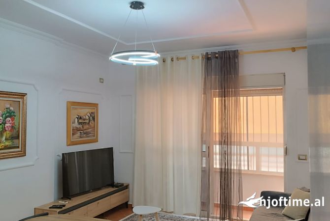 Shtepi me qera Apartament ne Tirane, 1+1, Mobilimi E mobiluar, Pagesa 430  Euro.