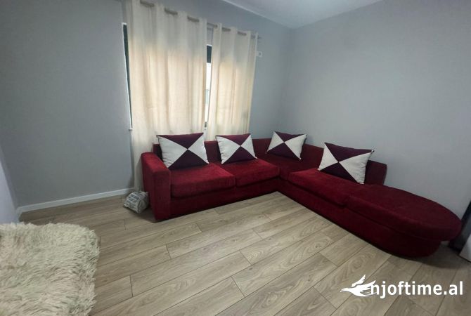 Shtepi me qera Apartament ne Tirane, 2+1, Mobilimi E mobiluar, Pagesa 400  Euro.