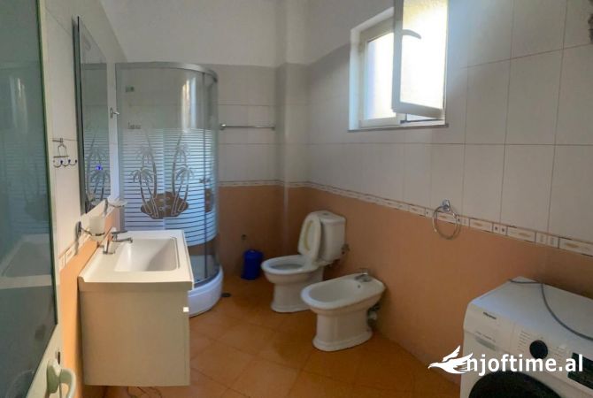 Shtepi me qera Shtepi Private ne Tirane, 2+1, Mobilimi E mobiluar, Pagesa 350  Euro.