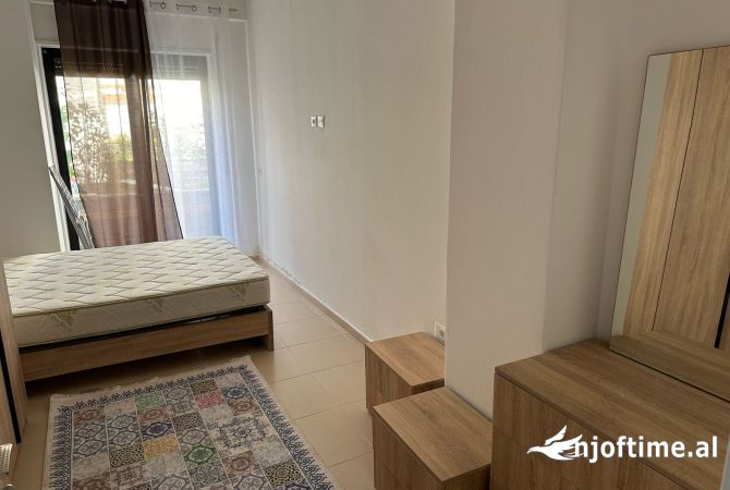 Shtepi me qera Apartament ne Tirane, 1+1, Mobilimi E mobiluar, Pagesa 400  Euro.