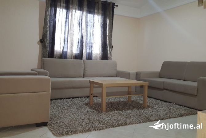 Shtepi me qera Apartament ne Tirane, 2+1, Mobilimi E mobiluar, Pagesa 290  Euro.