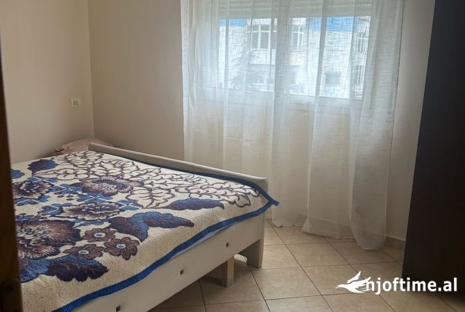 Shtepi me qera Apartament ne Tirane, 2+1, Mobilimi E mobiluar, Pagesa 550  Euro.