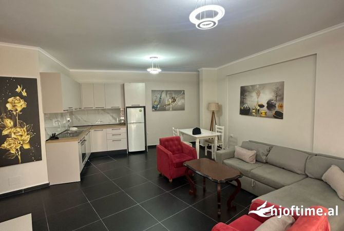 Shtepi me qera Apartament ne Tirane, 1+1, Mobilimi E mobiluar, Pagesa 500  Euro.