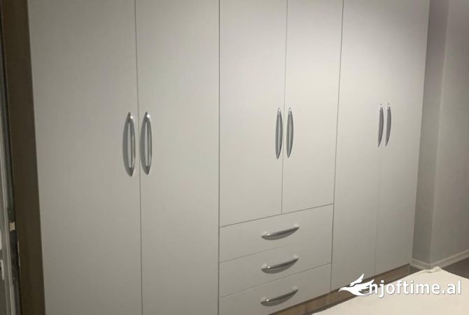 Shtepi me qera Apartament ne Tirane, 2+1, Mobilimi E mobiluar, Pagesa 400  Euro.