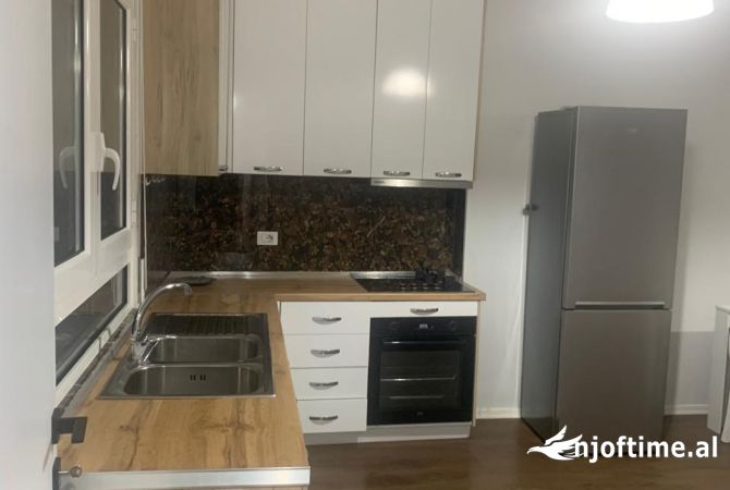 Shtepi me qera Apartament ne Tirane, 2+1, Mobilimi E mobiluar, Pagesa 400  Euro.