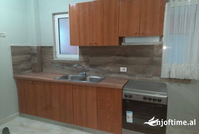 Shtepi me qera Apartament ne Tirane, 2+1, Mobilimi E mobiluar, Pagesa 370  Euro.