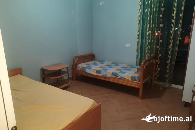 Shtepi me qera 2+1 ne Tirane - 370 Euro