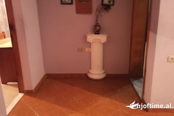 Shtepi me qera Shtepi Private ne Tirane, 2+1, Mobilimi E mobiluar, Pagesa 300  Euro.