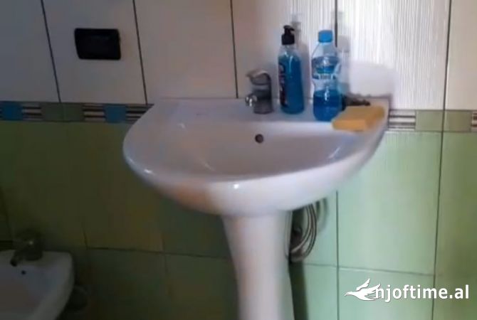 Shtepi me qera Shtepi Private ne Tirane, 2+1, Mobilimi E mobiluar, Pagesa 300  Euro.