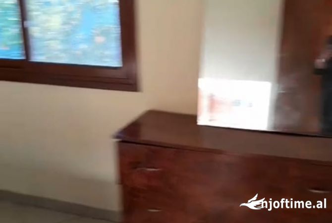 Shtepi me qera Shtepi Private ne Tirane, 2+1, Mobilimi E mobiluar, Pagesa 300  Euro.