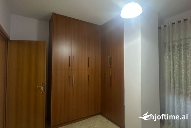 Shtepi me qera Apartament ne Tirane, 1+1, Mobilimi E mobiluar, Pagesa 450  Euro.