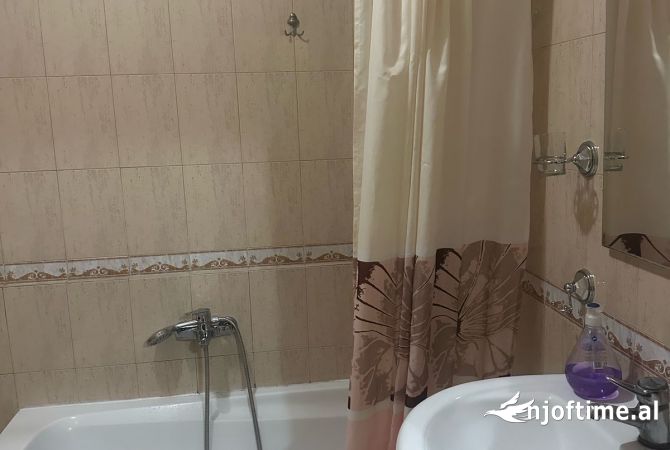 Shtepi me qera Apartament ne Tirane, 1+1, Mobilimi E mobiluar, Pagesa 450  Euro.