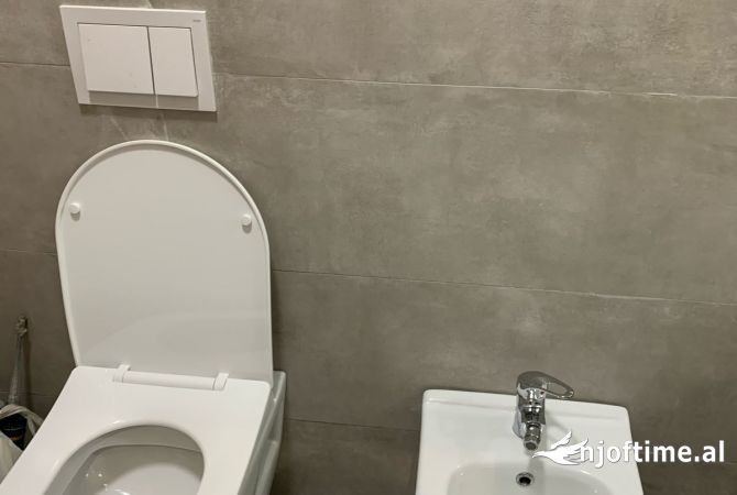 Shtepi me qera Apartament ne Tirane, 2+1, Mobilimi E mobiluar, Pagesa 850  Euro.
