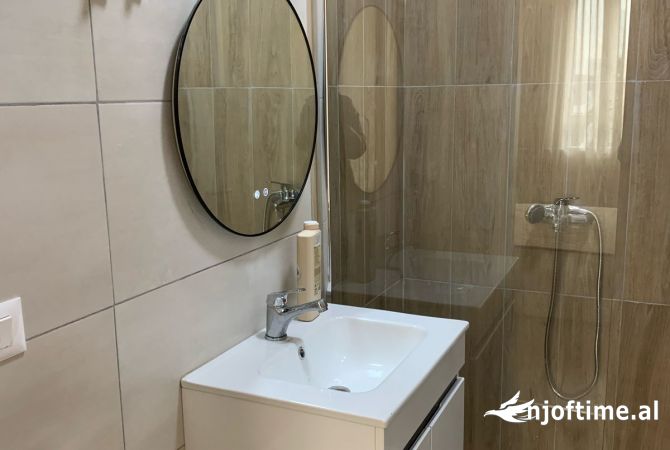 Shtepi me qera Apartament ne Tirane, 2+1, Mobilimi E mobiluar, Pagesa 850  Euro.
