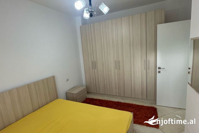 Shtepi me qera Apartament ne Tirane, 2+1, Mobilimi E mobiluar, Pagesa 600  Euro.