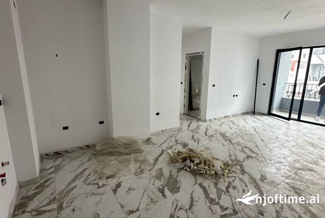 Shtepi ne shitje Apartament ne Tirane, 2+1, Mobilimi Bosh, pa mobiluar, Pagesa 84,000  Euro.
