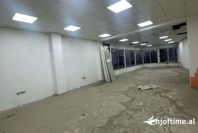 Ambient biznesi me qera 3+1 ne Tirane - 1,600 Euro
