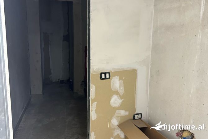 Ambient biznesi me qera 3+1 ne Tirane - 1,600 Euro