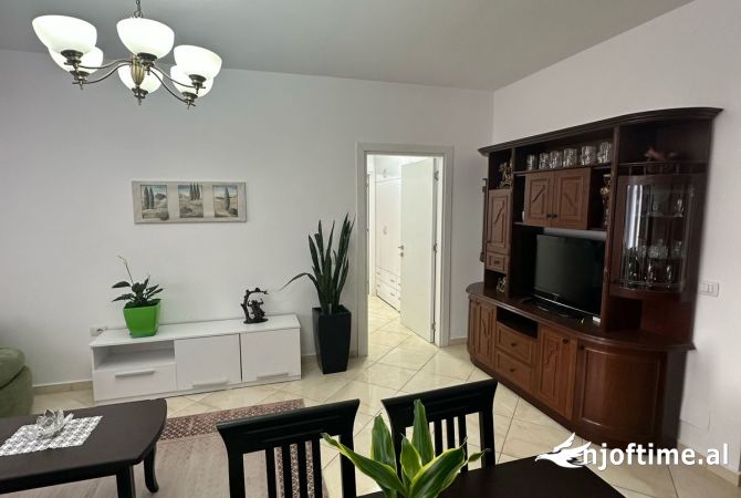 Shtepi me qera Apartament ne Tirane, 2+1, Mobilimi E mobiluar, Pagesa 600  Euro.